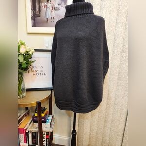 🦄 Authentic Gucci Black Knit Poncho- Large